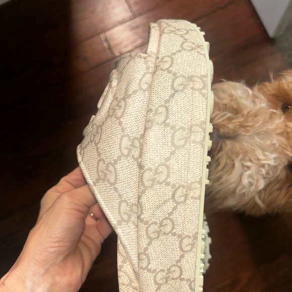 Gucci Interlocking G Logo Rubber Slides - Picture 3 of 4